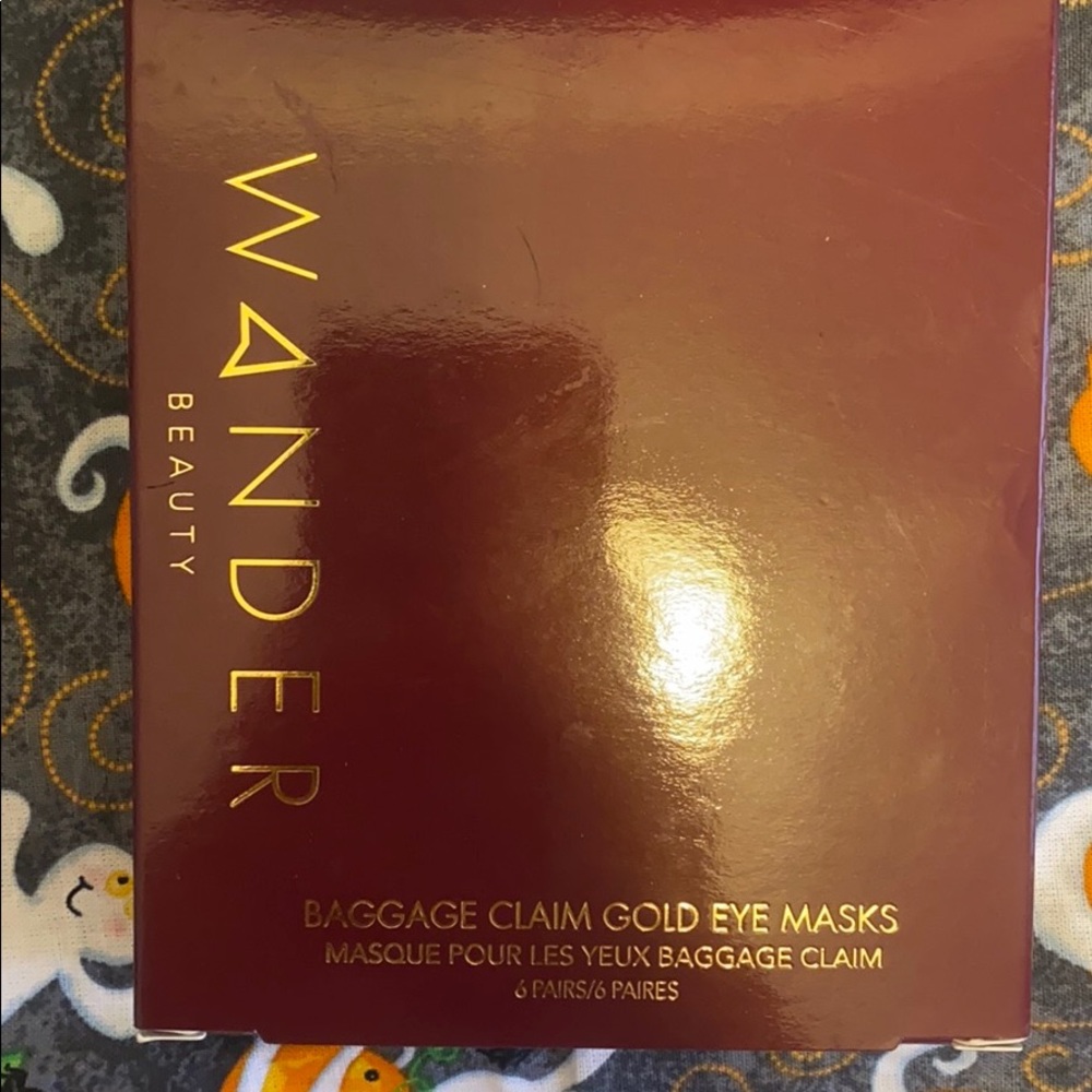 Wander Beauty baggage claim gold eye masks